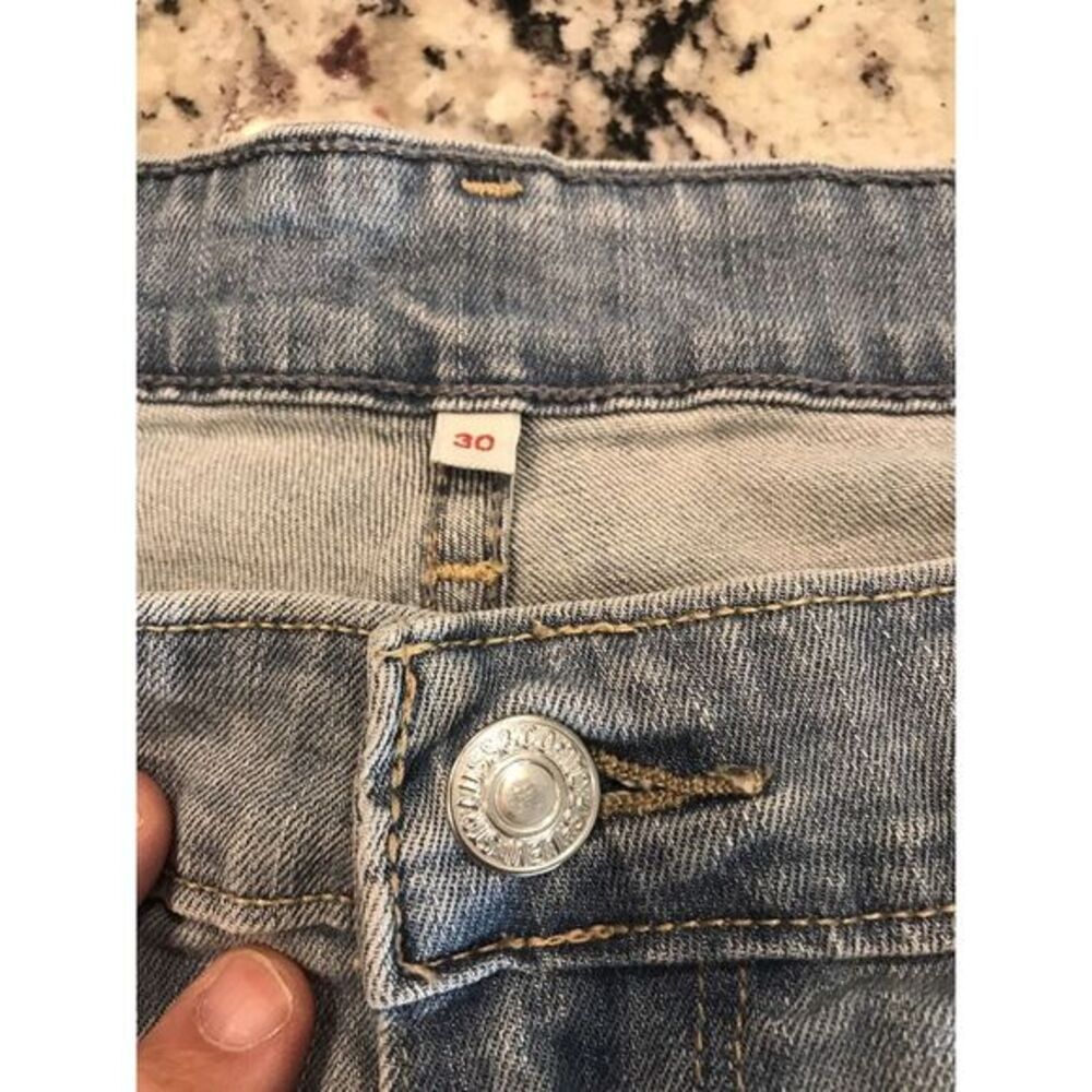 LEVI'S Women's Light Wash Stretch Denim Mid-Rise Cuffed Bermuda Shorts Sz.30 - Picture 7 of 8